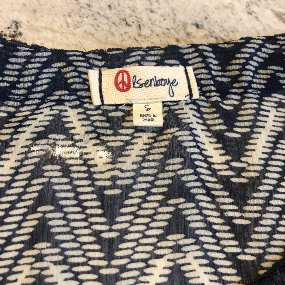 💕Olsenboye. Blue and white patterned top. Size s - Picture 3 of 3